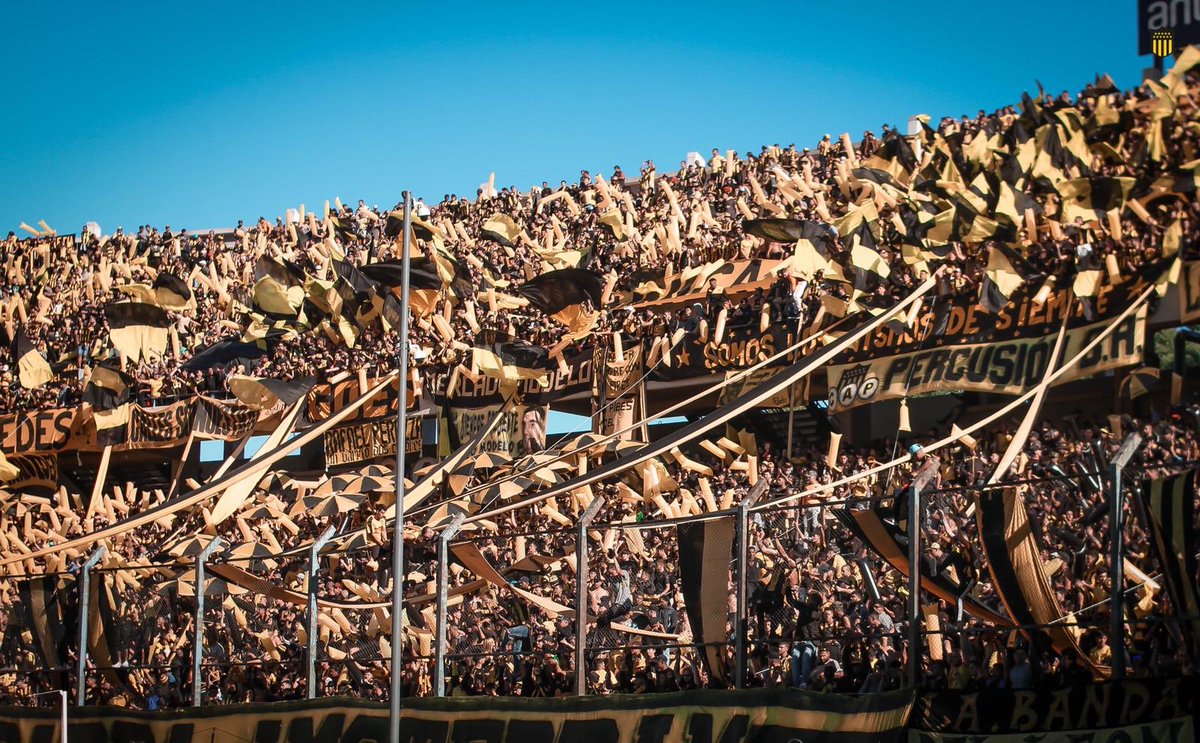 Como e por que a d&iacute;vida do pequeno Cerro do Uruguai uniu os eternos rivais Pe&ntilde;arol e Nacional?