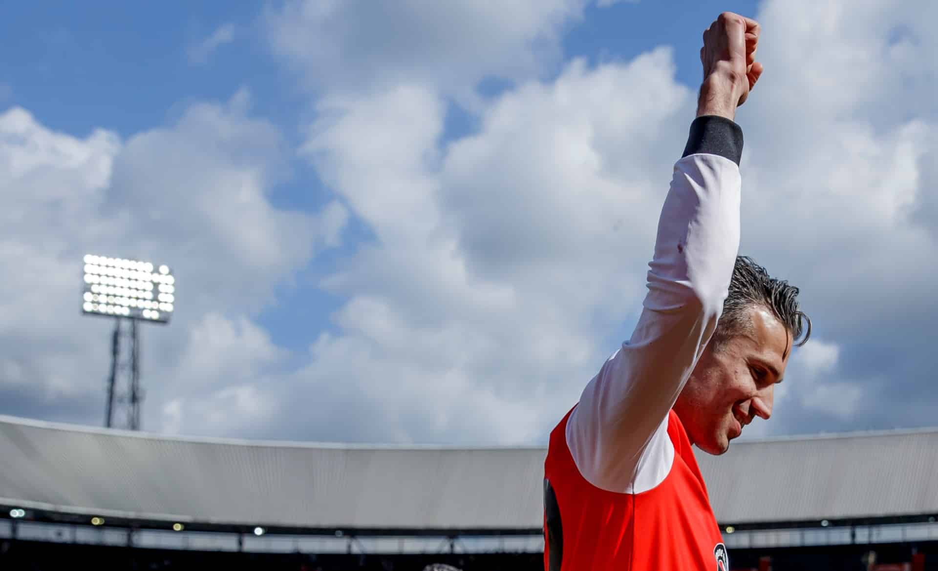 Van Persie encerrou a carreira como merecia: com uma grandiosa despedida do Feyenoord, seu clube do cora&ccedil;&atilde;o