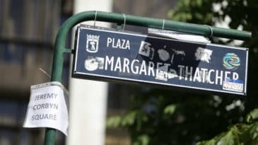 Torcedores do Liverpool mudam nome de praça em Madri: de Margaret Thatcher para líder trabalhista