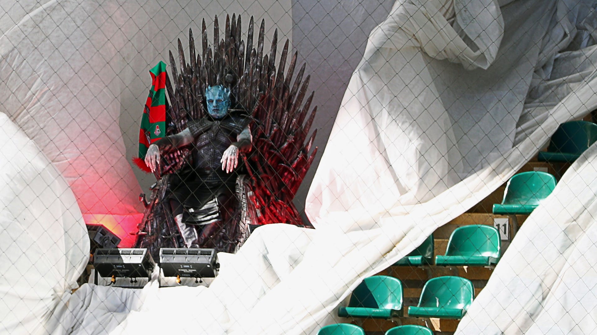 Antes da Batalha de Winterfell, o Rei da Noite foi ao est&aacute;dio ver o Lokomotiv Moscou jogar