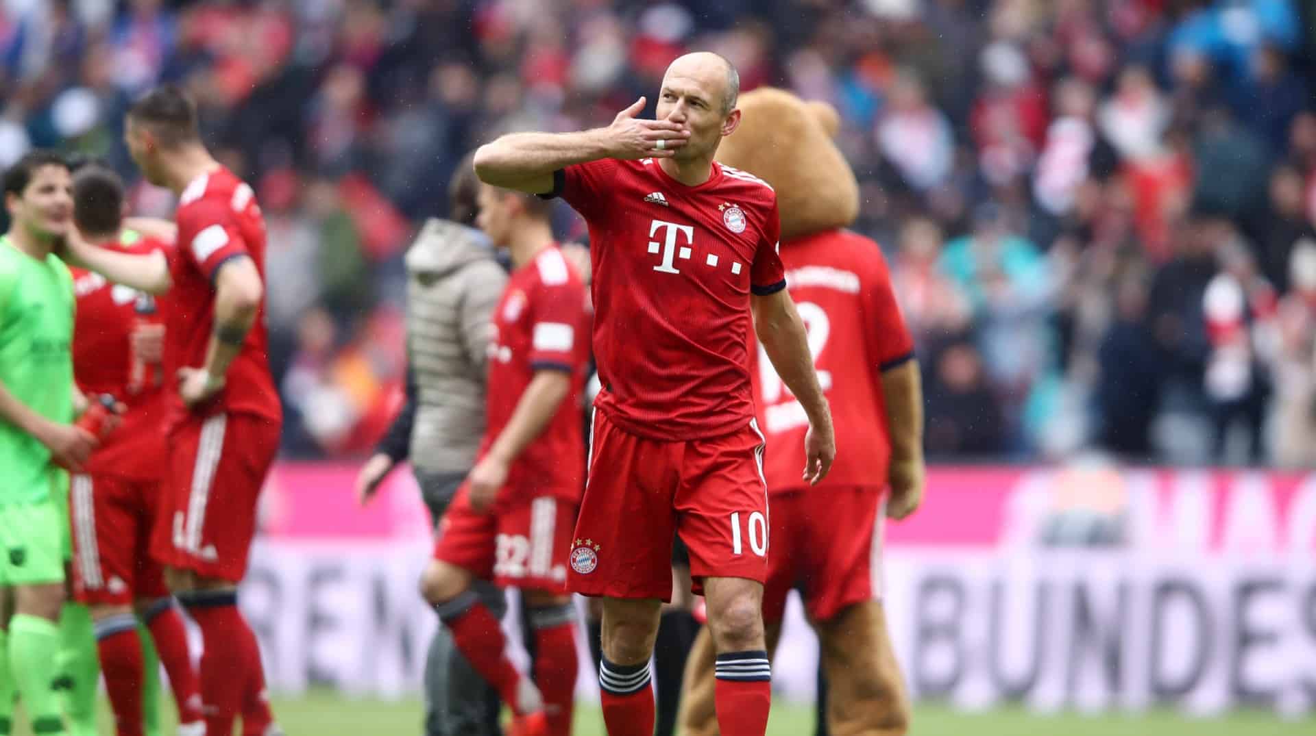 O Bayern cumpriu sua tarefa e bateu o Hannover, em dia de festa pelo retorno de Robben &agrave; equipe