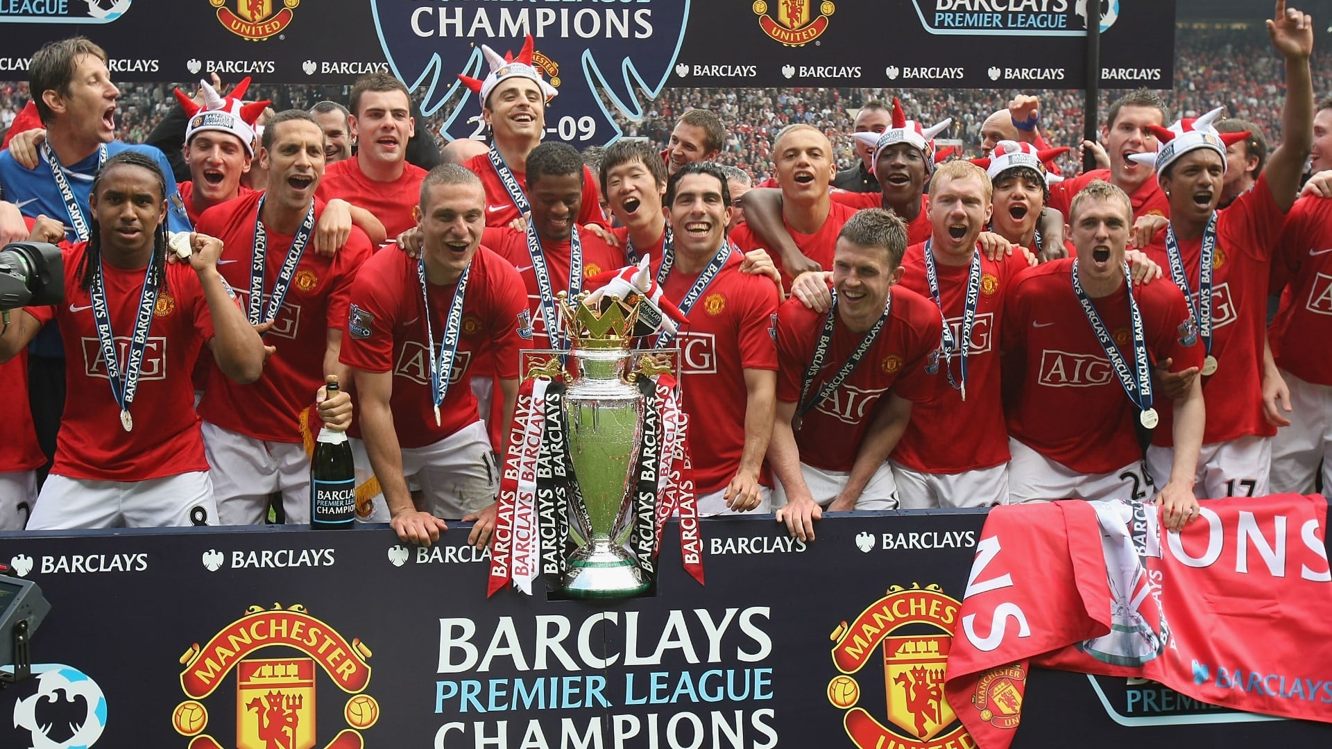 H&aacute; dez anos, o Manchester United fez hist&oacute;ria mais de uma vez com um incr&iacute;vel tricampeonato ingl&ecirc;s