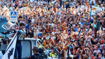 Uma multidão tomou as ruas para celebrar a Copa do Rei e reafirmar a grandeza do Valencia