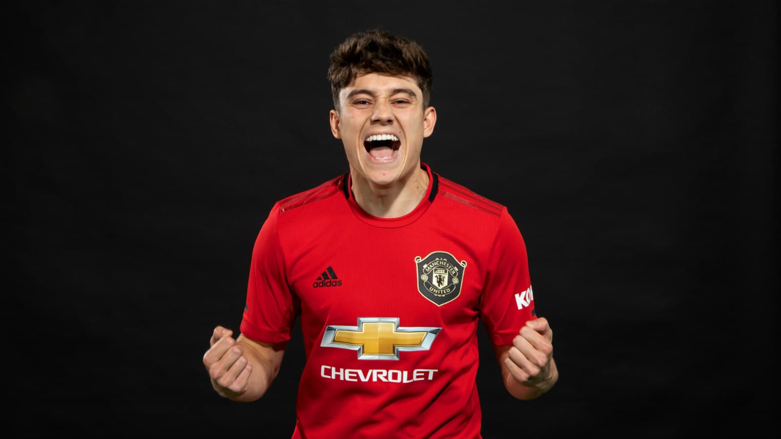 Daniel James &eacute; anunciado pelo Manchester United um ano depois de quase jogar a quarta divis&atilde;o inglesa