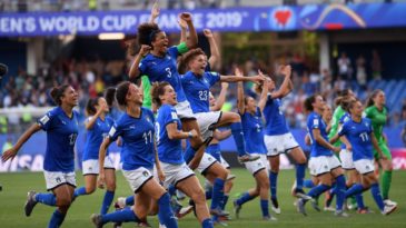 Segura na defesa, Itália bate China com tranquilidade e vai às quartas de final