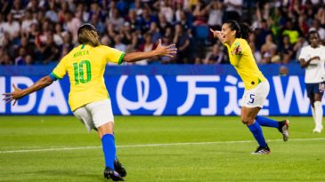 Marta se dirigiu às mulheres: “O futebol feminino depende de vocês para sobreviver”