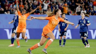 Japão é melhor, mas sofre castigo com gol aos 90 minutos e perde da Holanda