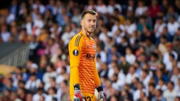 Neto merece chance no Barcelona, mas terá difícil missão de competir com Ter Stegen