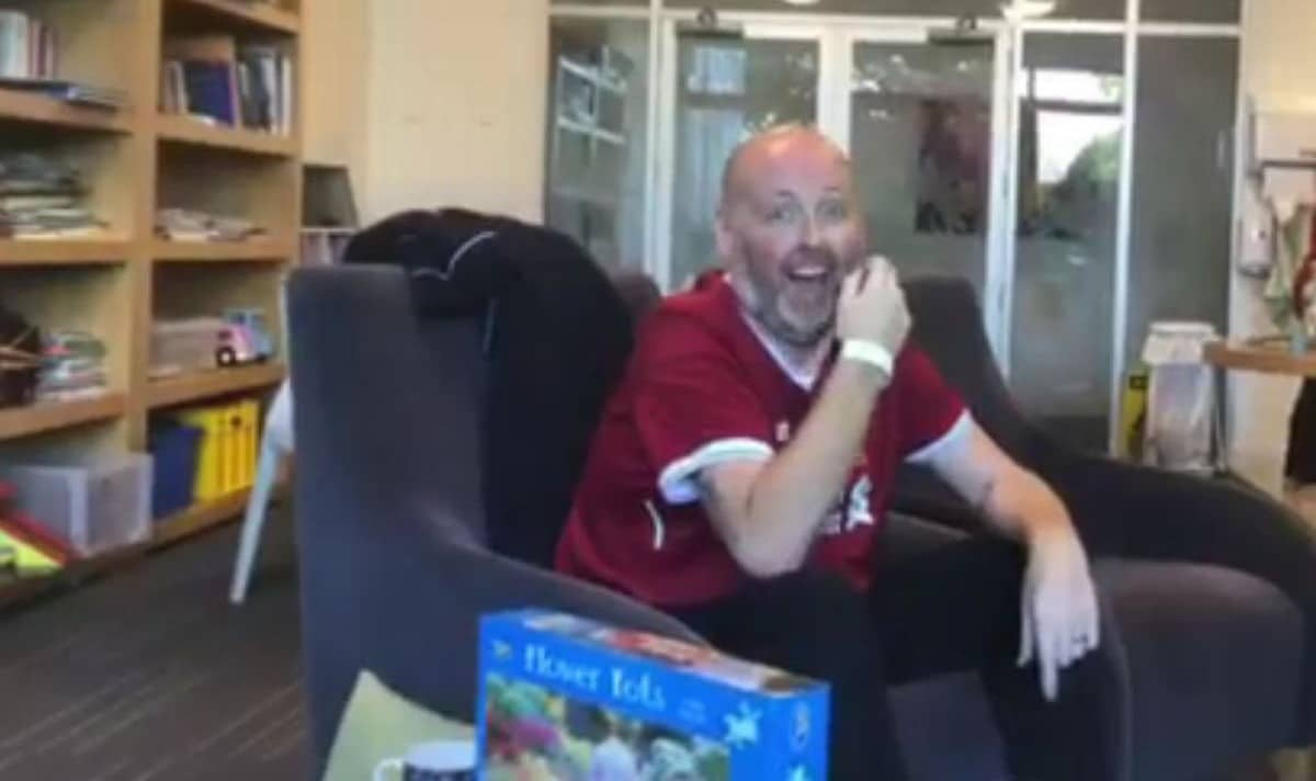 Um torcedor com c&acirc;ncer terminal lutou para viver at&eacute; a final da Champions e acabou abra&ccedil;ado pelo Liverpool