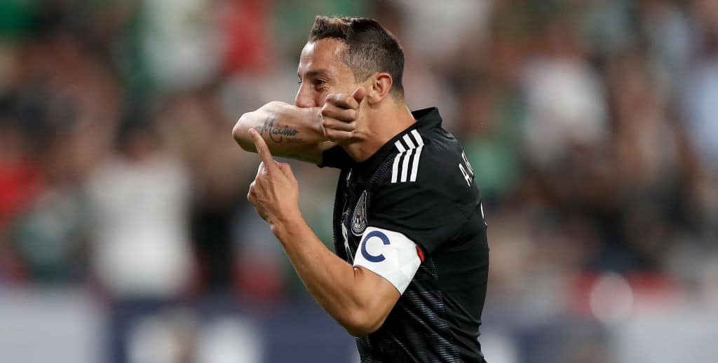 Num jogo de olhares a 2026, Guardado caprichou para garantir a vit&oacute;ria do M&eacute;xico sobre o Canad&aacute;