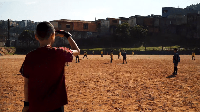 Um mini-doc imperd&iacute;vel sobre uma das ra&iacute;zes do futebol brasileiro: a arte do improviso
