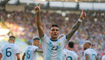 Admitindo suas fraquezas, a Argentina jogou nas falhas da Venezuela e se coloca no caminho do Brasil