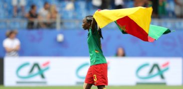 Crônicas da Copa #10: A estrela de Nchout, heroína de Camarões, brilha dentro e fora de campo