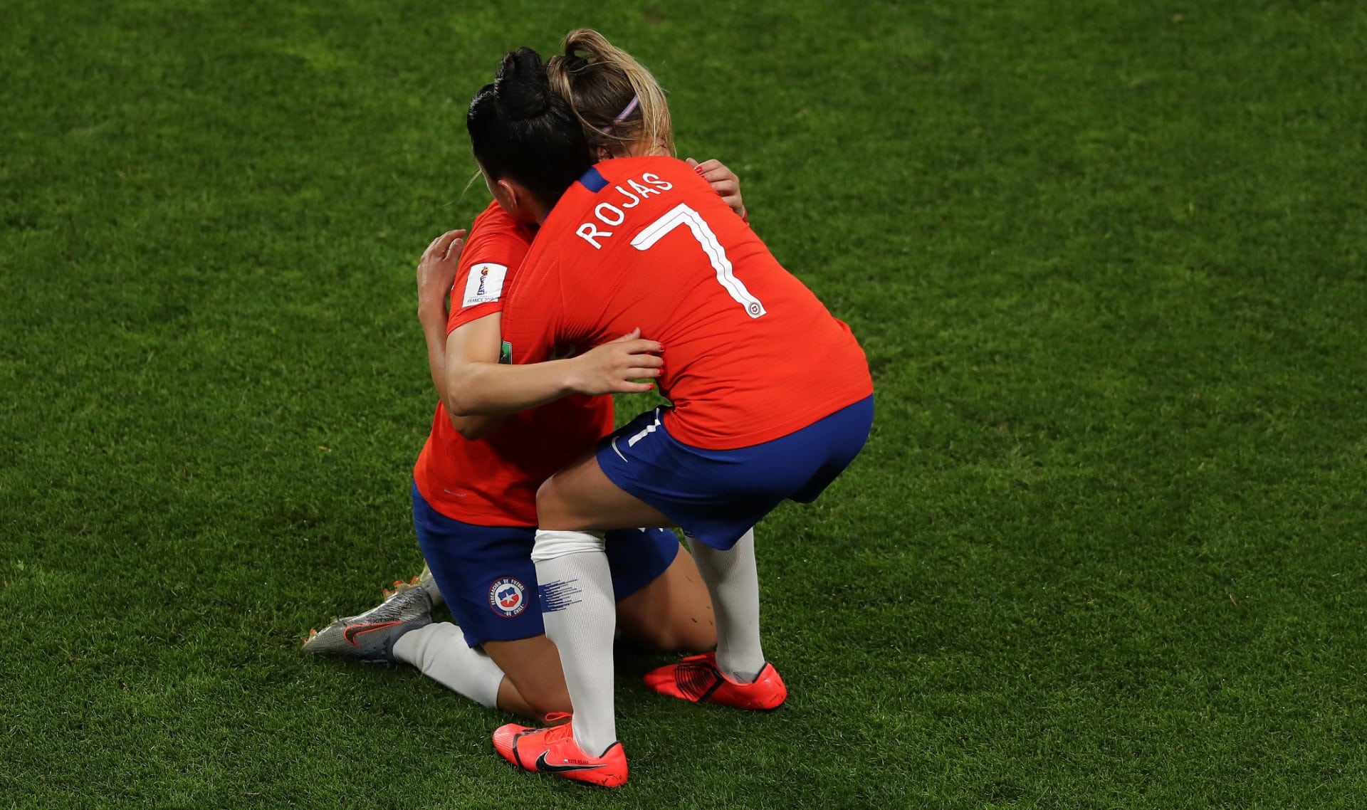 O desespero foi o maior inimigo das chilenas, vencedoras, mas eliminadas por um gol que faltou