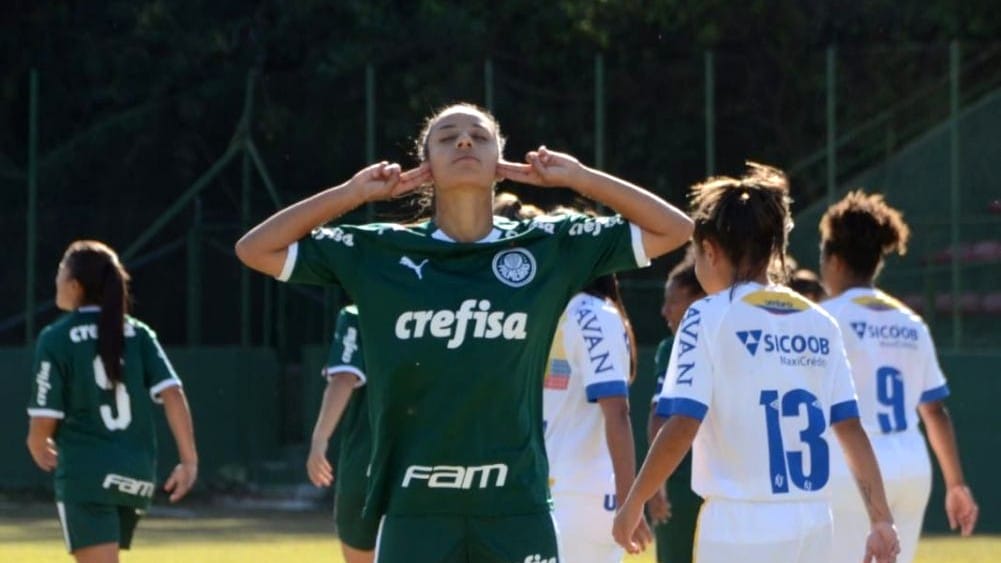 Palmeiras goleia Chapecoense e garante acesso &agrave; primeira divis&atilde;o do Brasileiro Feminino