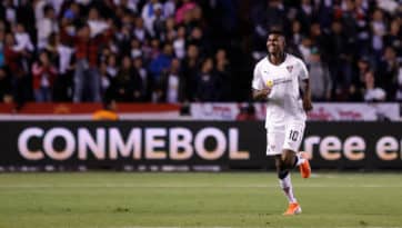 A LDU passou por cima do Olimpia e se aproximou da classificação na Libertadores