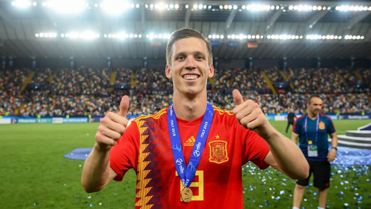 Dani Olmo comemora interesse do Bar&ccedil;a: &ldquo;Estou feliz que os rumores tenham se tornado uma proposta concreta&rdquo;