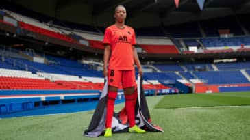 Nova camisa da colaboração entre PSG e Jordan traz tom exclusivo da marca