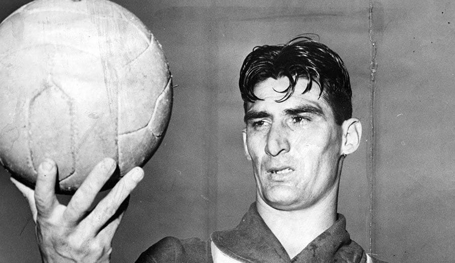 &ldquo;O homem que curvou zagueiros e o Maracan&atilde;&rdquo;: 90 anos do nascimento de Julinho Botelho