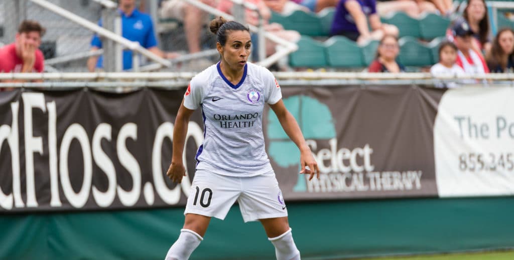 Marta pegou na veia e anotou um lindo gol no jogo maluco do Orlando Pride