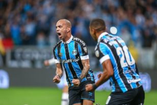 Em uma montanha-russa de emoções, o Grêmio fez prevalecer seu grito em vitória com gosto de Libertadores