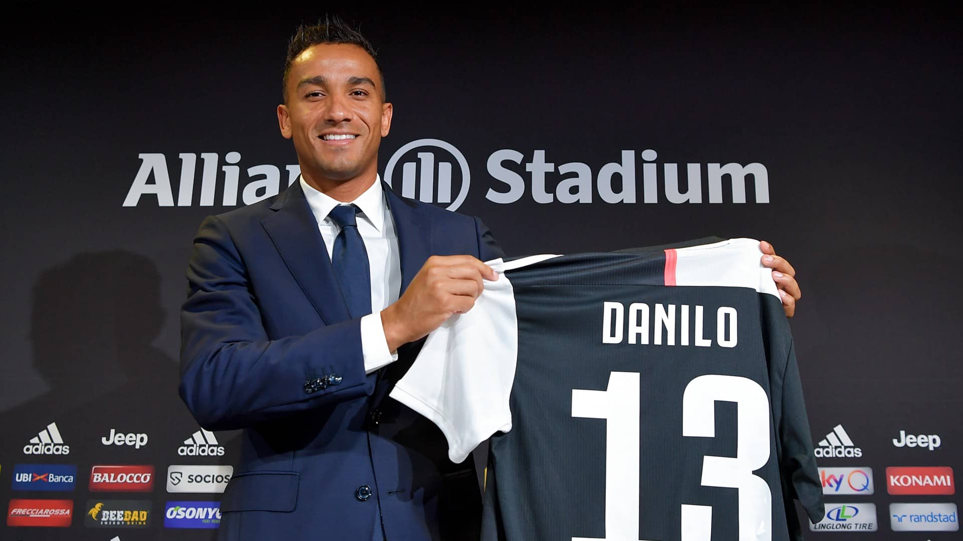 Danilo: &ldquo;Sei que defender &eacute; muito importante na It&aacute;lia e estou aberto a aprender&rdquo;