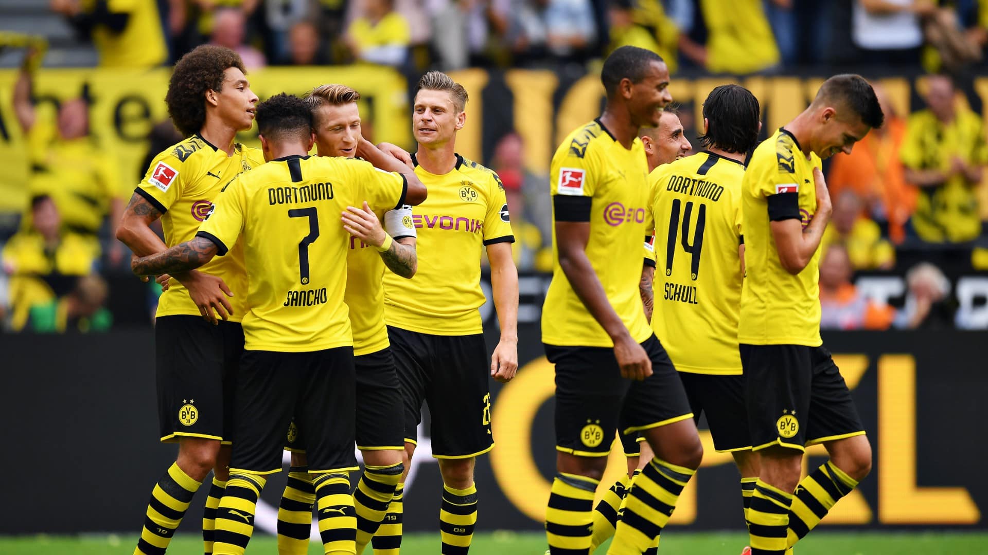 Dortmund estreia com bom futebol e goleada, de virada, sobre o Augsburg