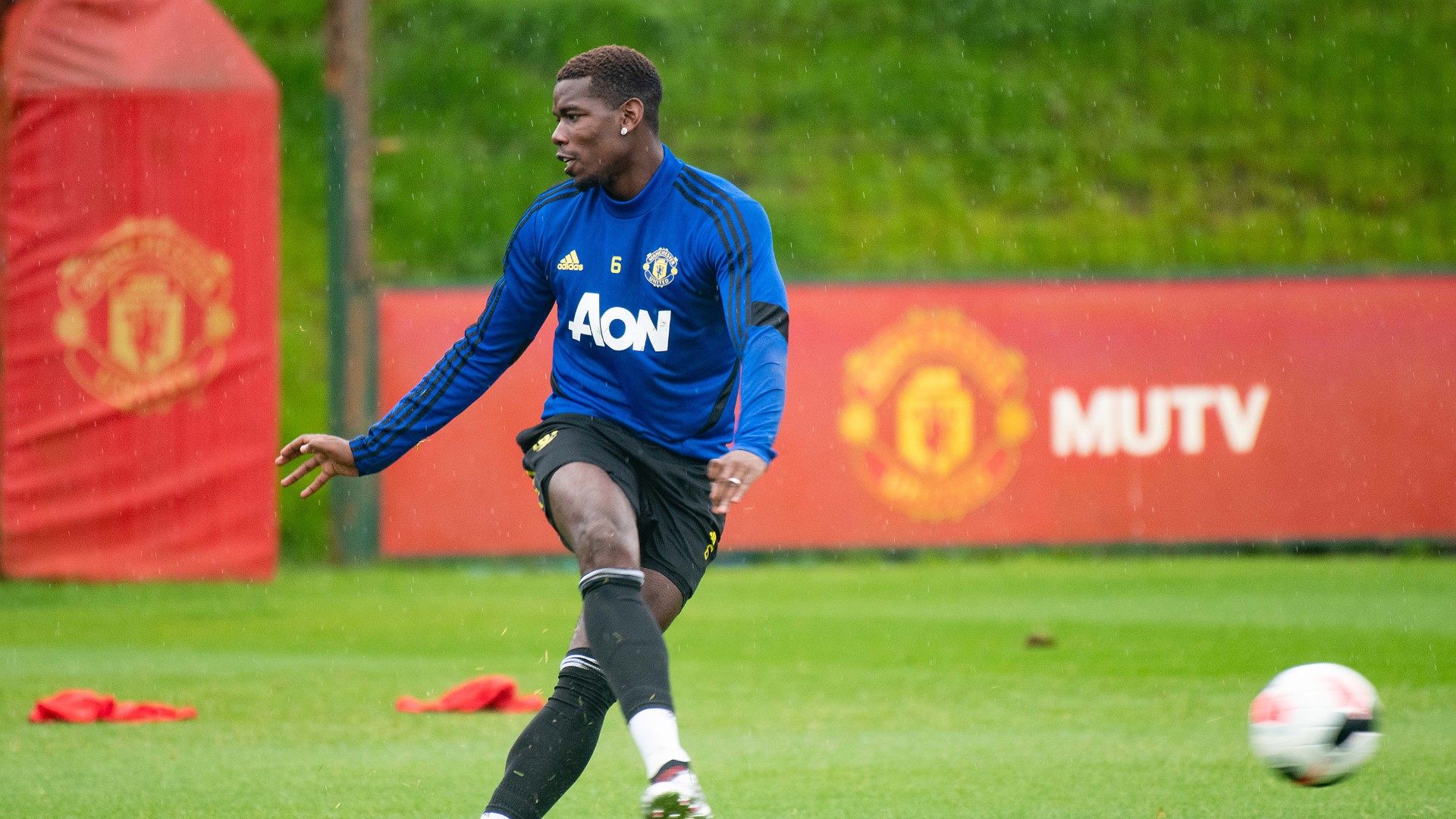 Solskjaer est&aacute; convicto que Pogba continuar&aacute; no Manchester United ap&oacute;s fim da janela