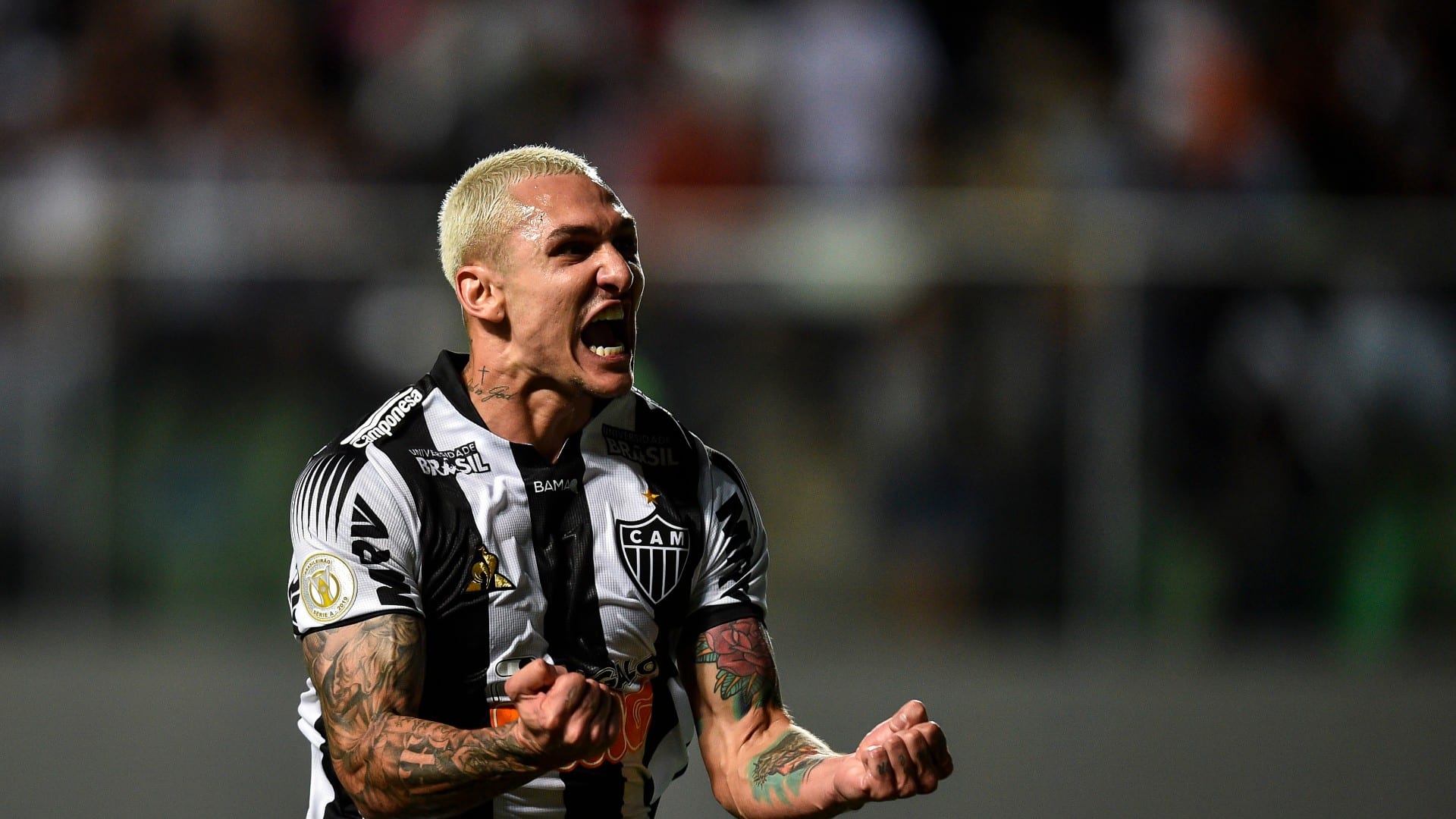 Atl&eacute;tico Mineiro vence o cl&aacute;ssico e afunda o Cruzeiro ainda mais na crise