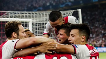 Ajax destrava o jogo na bola parada e consegue retornar aos grupos da Champions