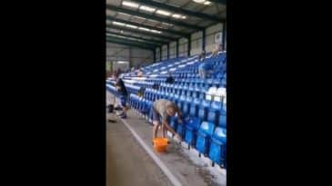 Com futuro do clube indefinido, torcedores do Bury limpam estádio para jogo no fim de semana