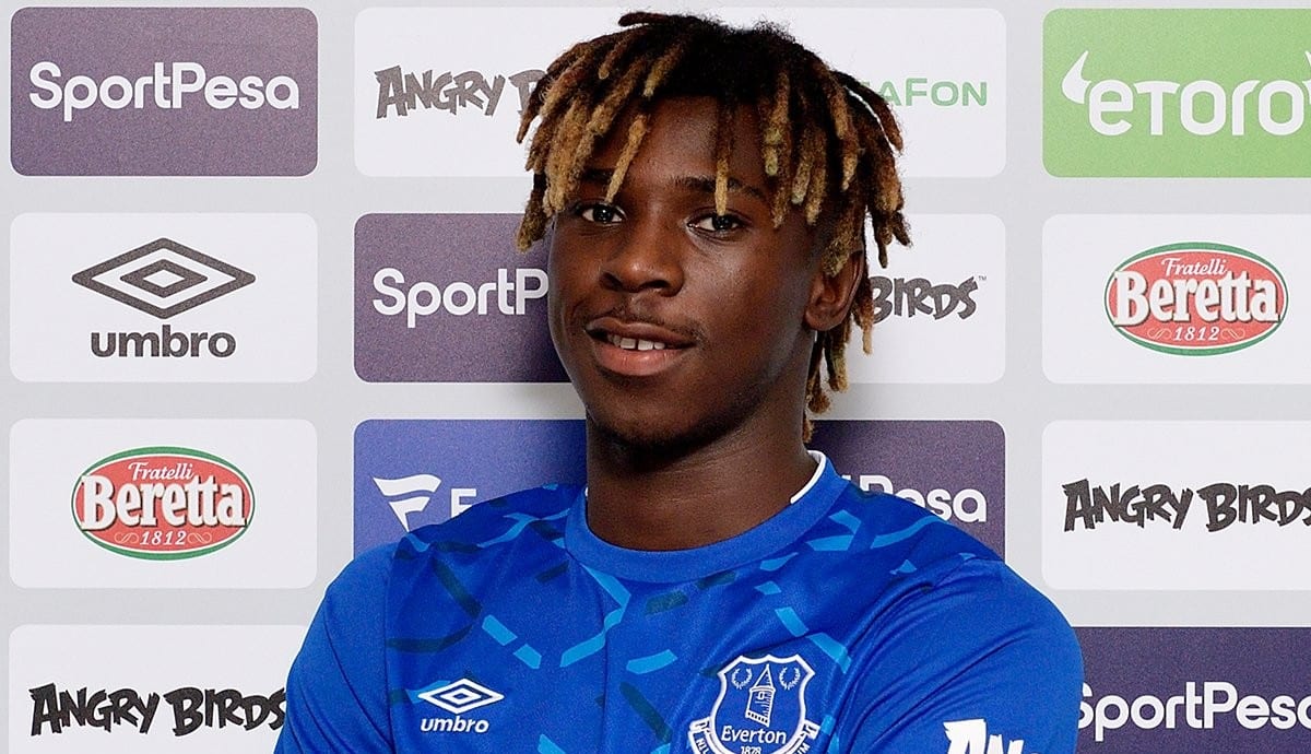 Torcida do Everton faz campanha para apoiar Moise Kean em sua luta contra o racismo