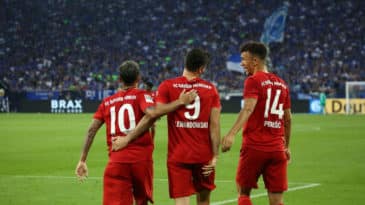 Bayern bate Schalke com show de Lewandowski, vence primeira na Bundesliga e tem estreias de Perisic e Coutinho