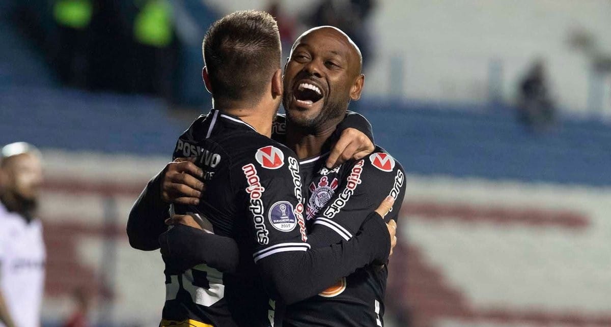 Love decidiu e, contra um advers&aacute;rio in&oacute;cuo, o Corinthians mostrou suas credenciais