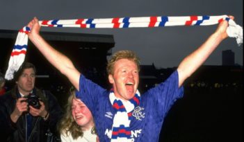 Sectarismo, traição, rivalidade: A história da transferência que deixou Celtic e Rangers em chamas