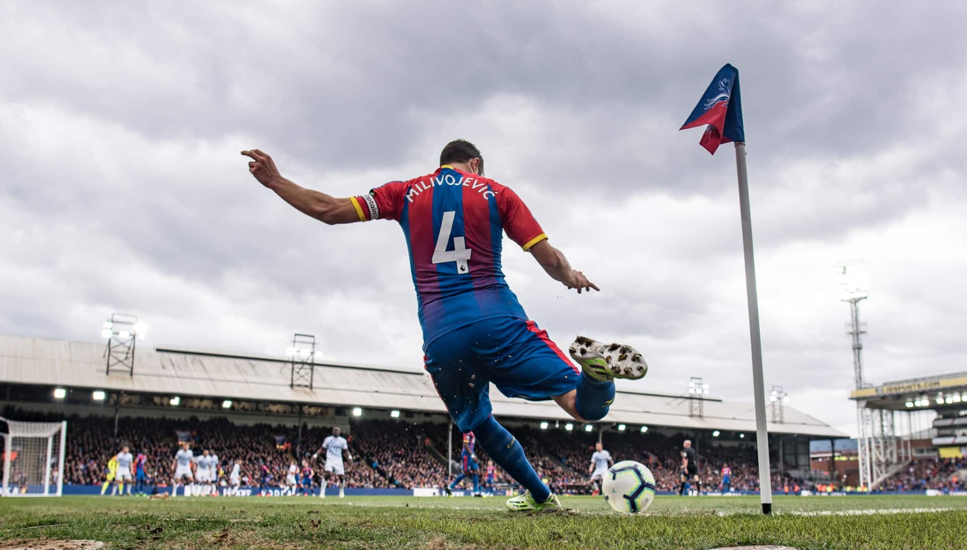 Tamb&eacute;m personagem do jogo, o vento provocou cenas curiosas no Palace 0x0 Everton