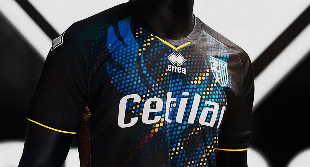 Ressurgido das cinzas, o Parma trar&aacute; o desenho de uma f&ecirc;nix em sua nova terceira camisa