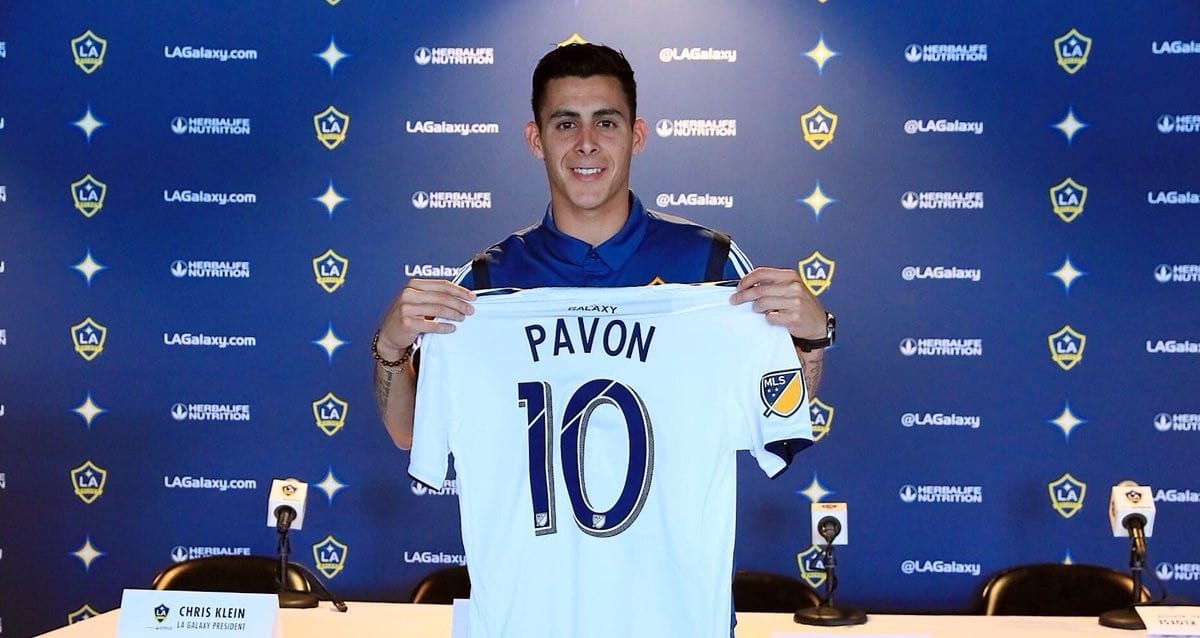Pav&oacute;n ser&aacute; mais um na legi&atilde;o argentina da MLS: defender&aacute; o Galaxy, de Ibra e Schelotto