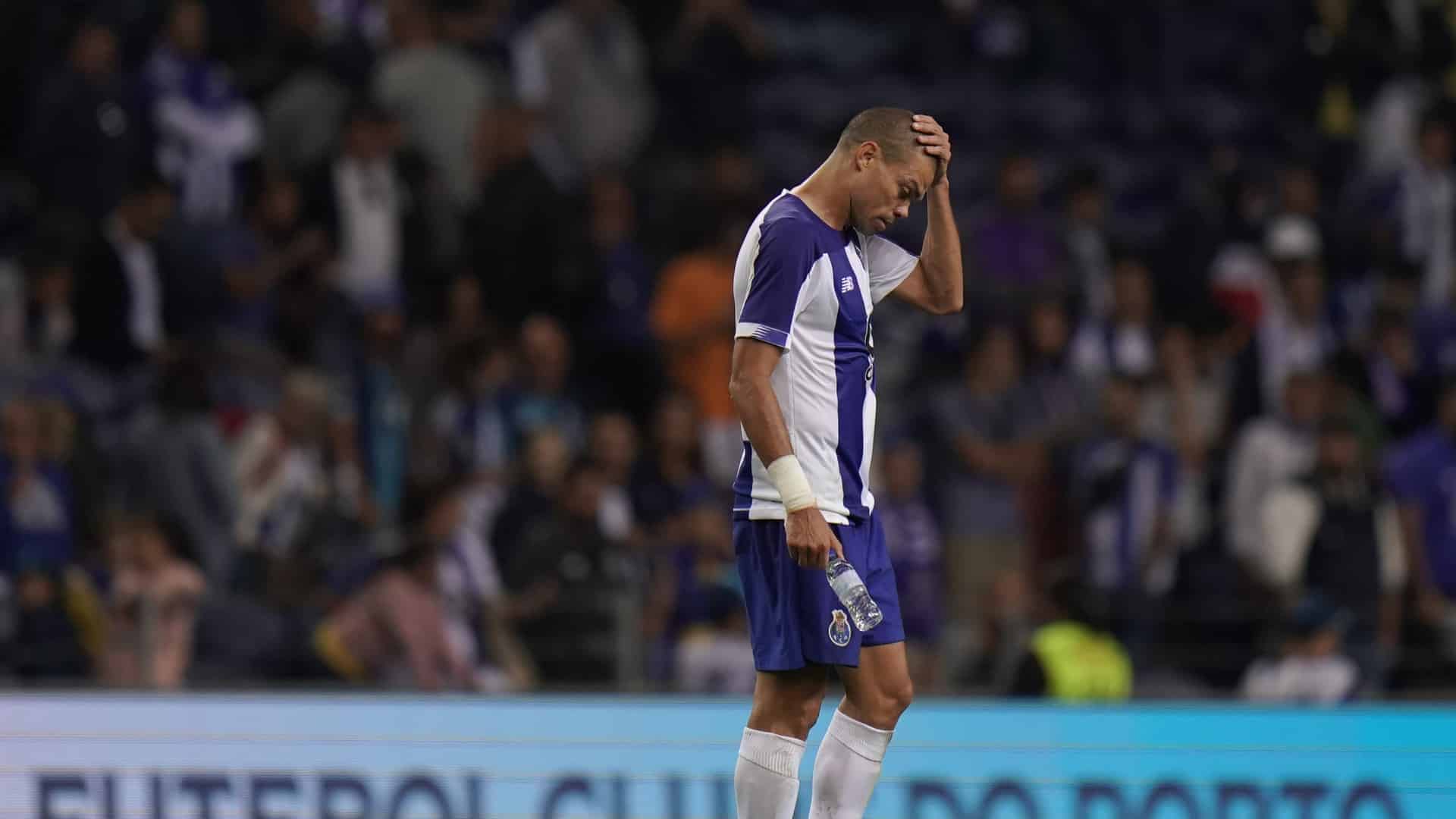 Antigos campe&otilde;es, Celtic e Porto passam vergonha em casa e est&atilde;o fora da Champions