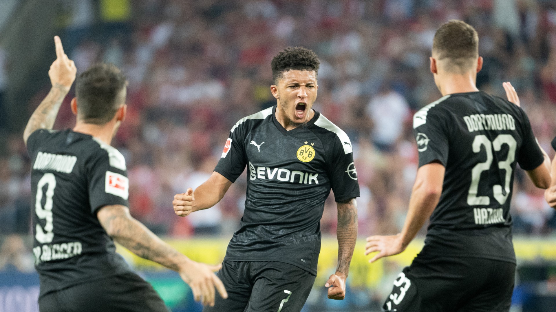O Dortmund suou contra o Col&ocirc;nia, mas contou com seu banco e arrancou mais uma virada
