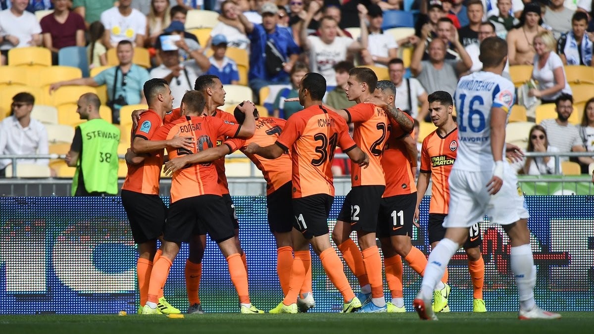 Gol de letra no cl&aacute;ssico? J&uacute;nior Moraes assinou a arte no Dynamo 1&times;2 Shakhtar, em Kiev
