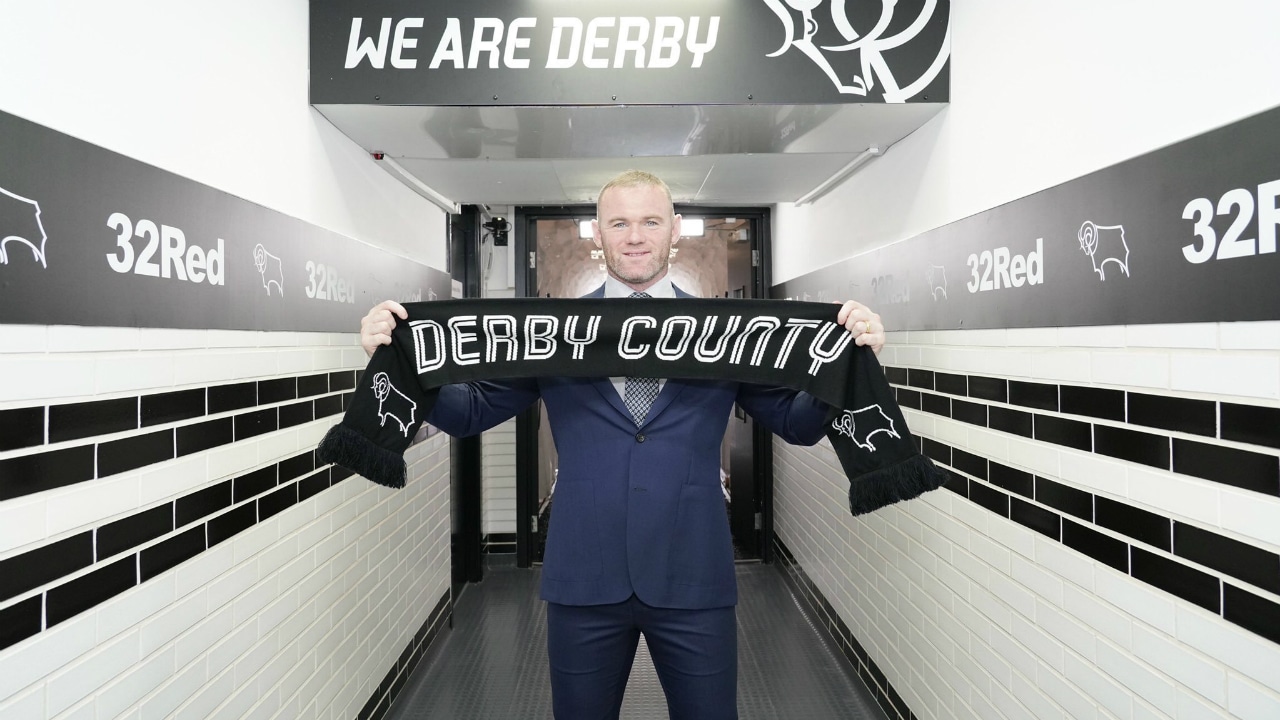 Derby aposta em meta de Rooney de ser treinador para lev&aacute;-lo &agrave; Championship ainda como jogador