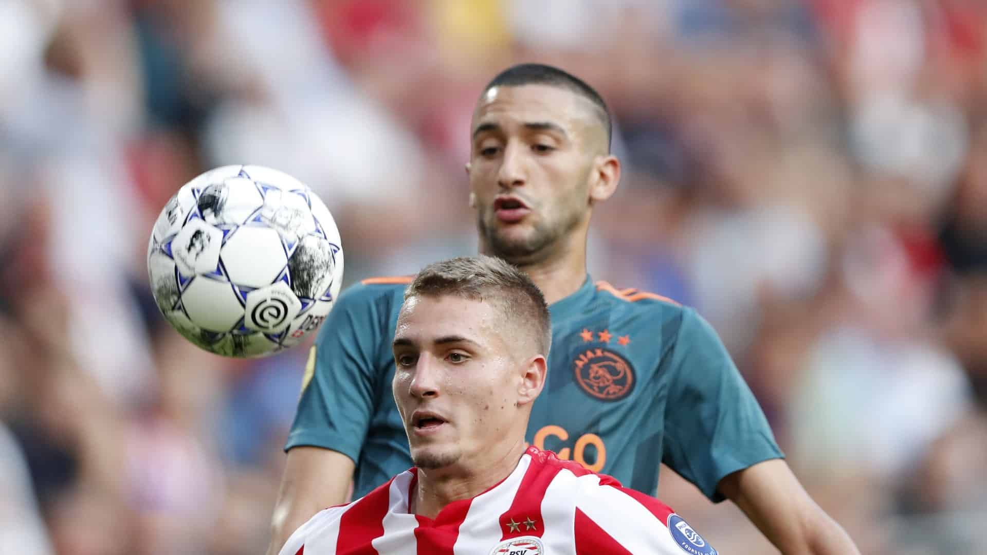 Em jogo com 36 finaliza&ccedil;&otilde;es, nada separou PSV e Ajax no placar: 1 a 1