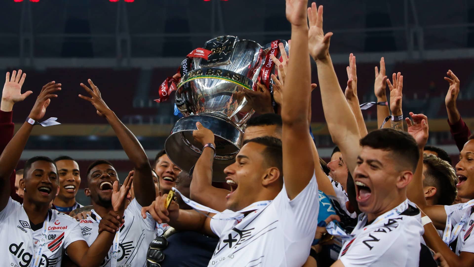 Mais do que o t&iacute;tulo, Athletico celebra a continuidade de seu crescimento