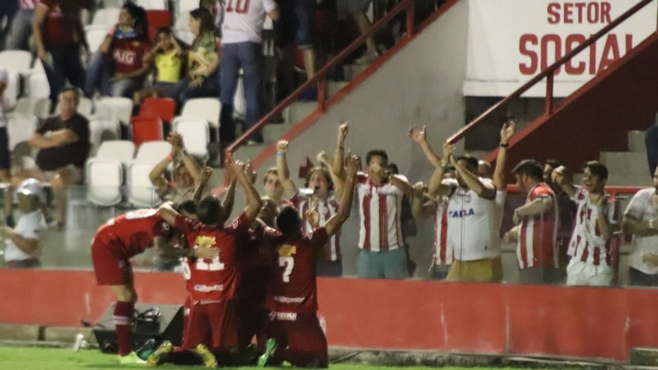 Os Aflitos voltaram a ferver nos p&ecirc;naltis, e o N&aacute;utico far&aacute; a final da S&eacute;rie C contra o Sampaio Corr&ecirc;a