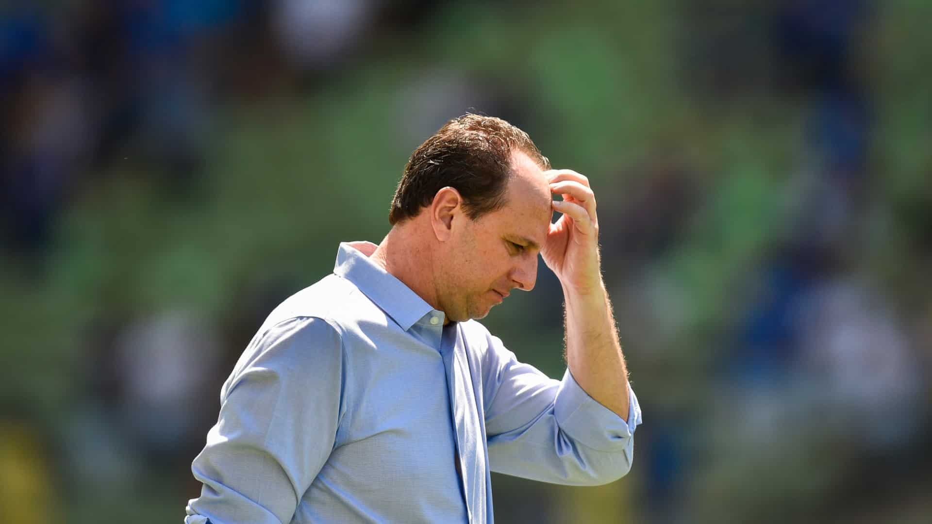 Cruzeiro est&aacute; &agrave; deriva, sem rumo, sem comando e, agora, sem t&eacute;cnico