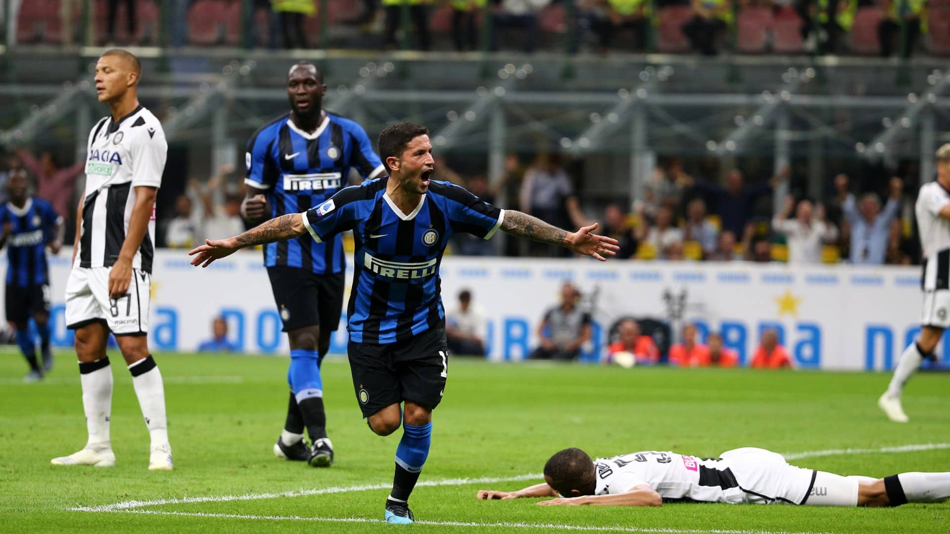 Inter mant&eacute;m 100% com assist&ecirc;ncia de God&iacute;n, gol de Sensi e grande atua&ccedil;&atilde;o do goleiro da Udinese