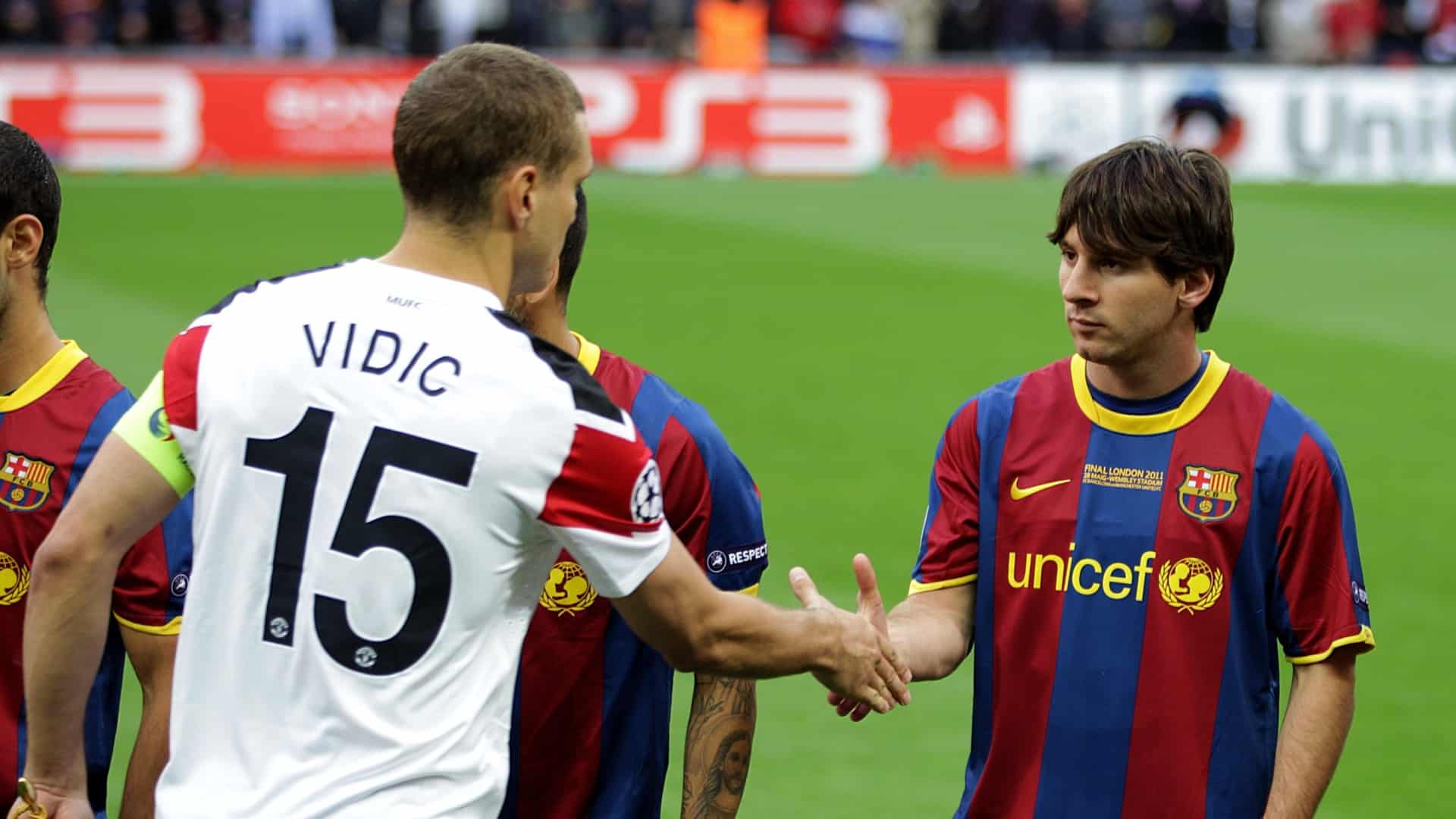 Vidic: &ldquo;Guardiola transformou Messi. Ele era perigoso, mas previs&iacute;vel&rdquo;