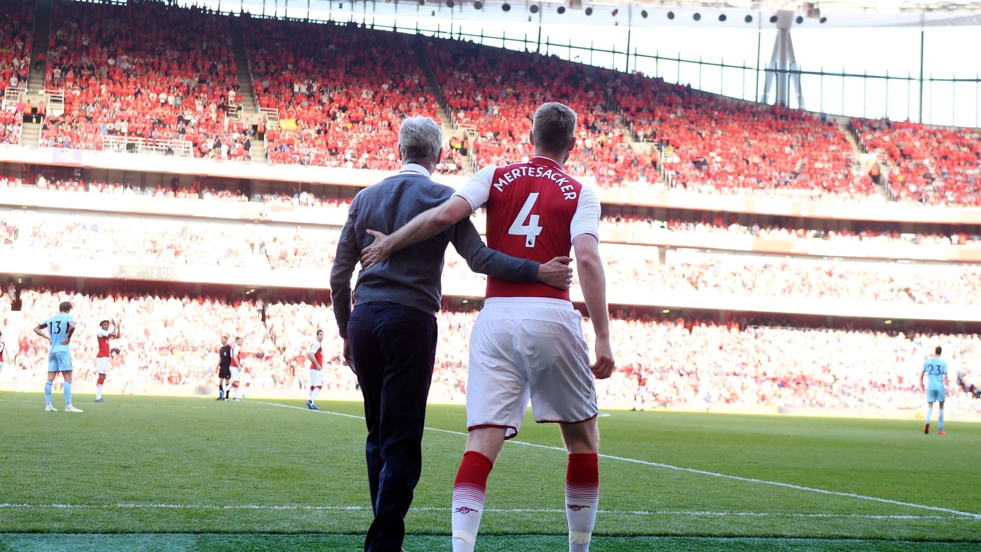 Mertesacker: &ldquo;Eu nunca conheci um treinador que acreditasse tanto na sua equipe quanto Wenger&rdquo;