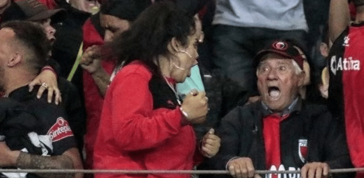 No dia do anivers&aacute;rio de 78 anos, o &ldquo;av&ocirc; do Col&oacute;n&rdquo; viajou de &ocirc;nibus ao Mineir&atilde;o e celebrou o maior momento do clube